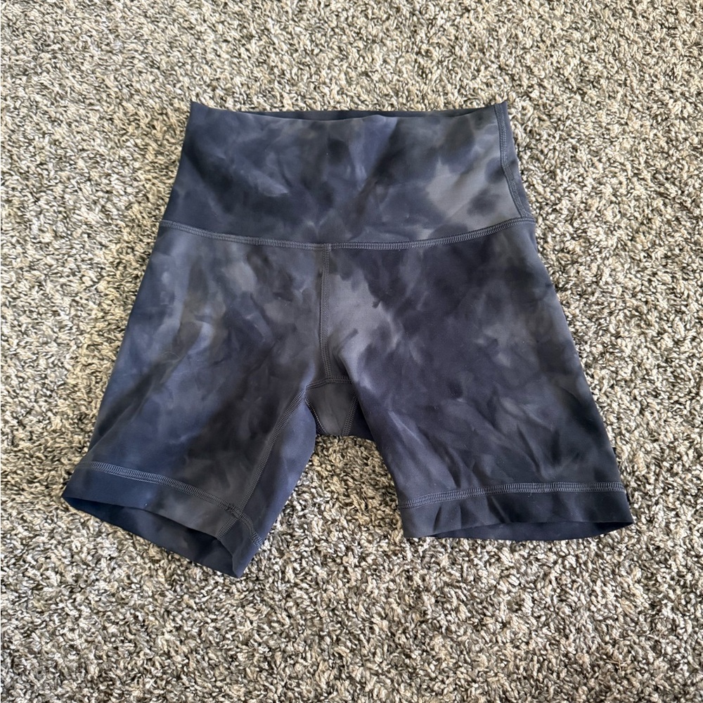 Lululemon Diamond Dye 6” biker shorts. Size 4